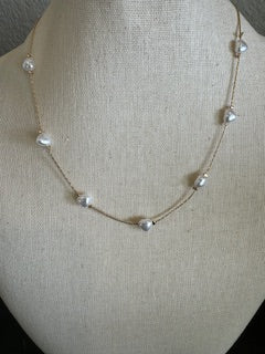 Agape short necklace with pearl hearts