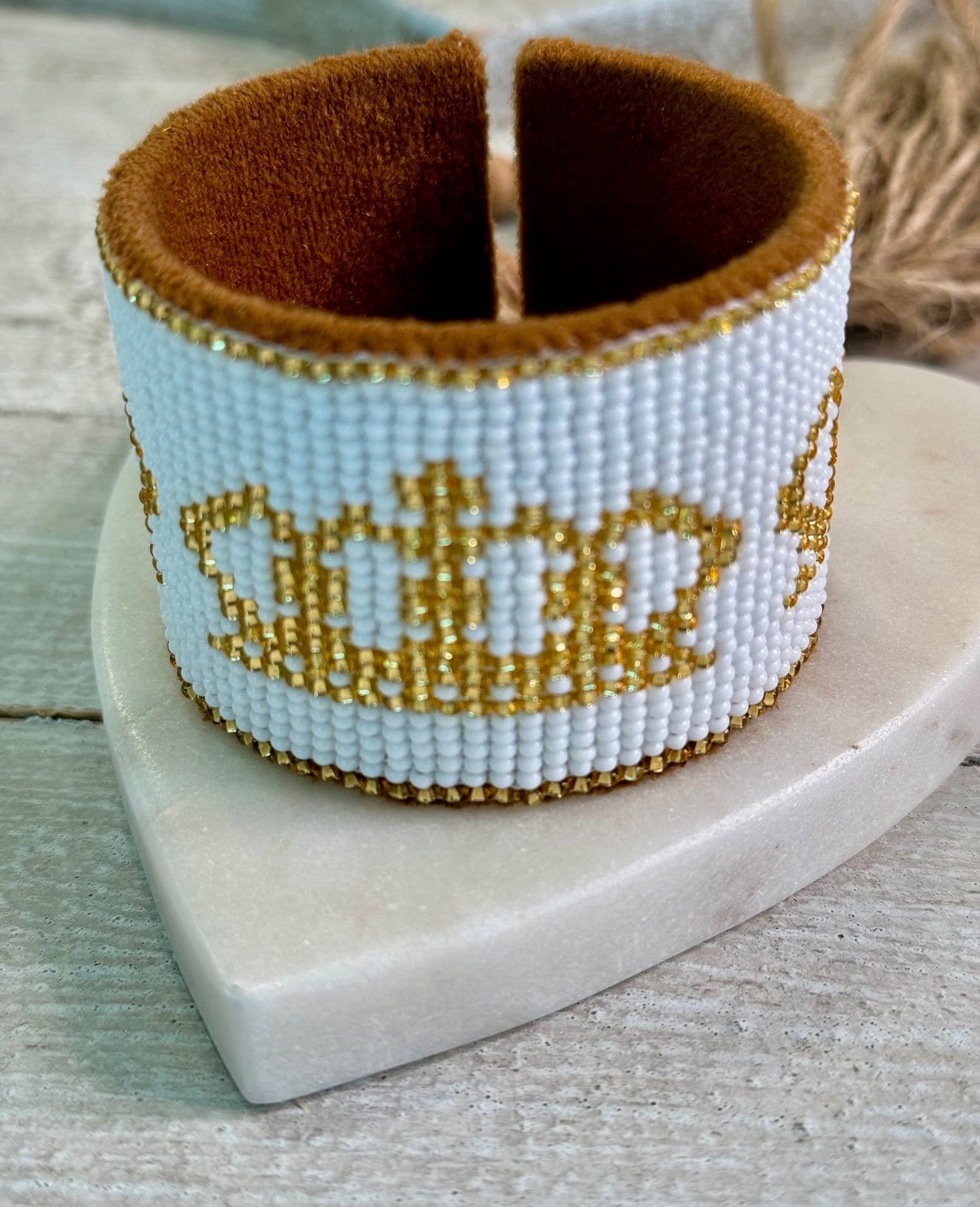 Que Color Luisa Cuff Crown Collection