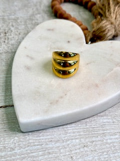 Chansuttpearls  Large Gold Shell Ring