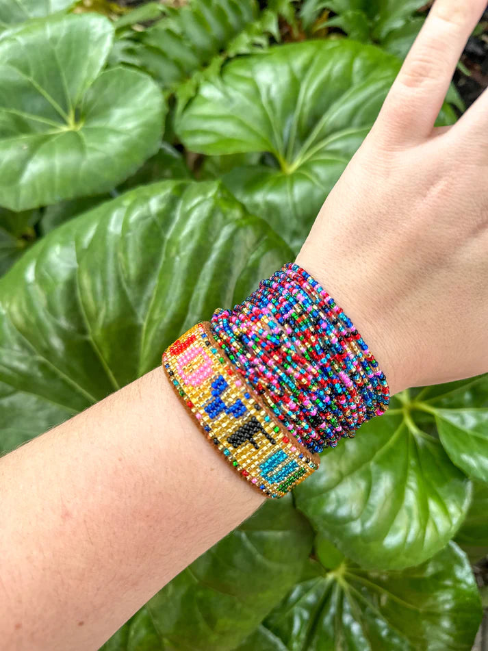 Que Color Joyful Cuff